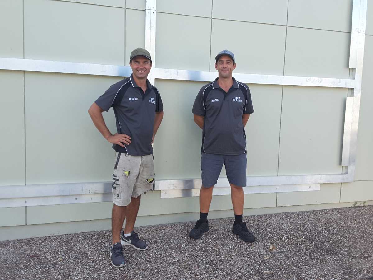 Built By Blokes to the rescue! Aaron and Chibi have joined the project to assist with securing the trial artwork to the rear