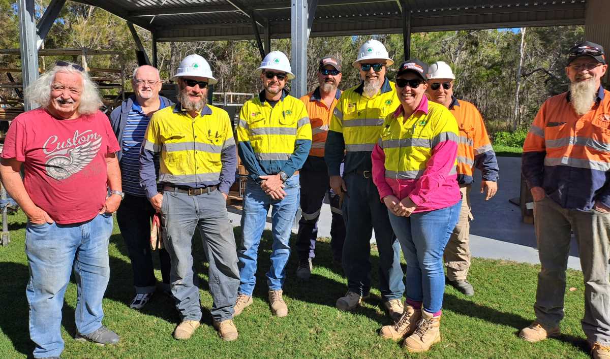 Bryan Phillips (Shed Manager), Paul Boulton (President) with the talented and generous Shamrock earthmoving team!