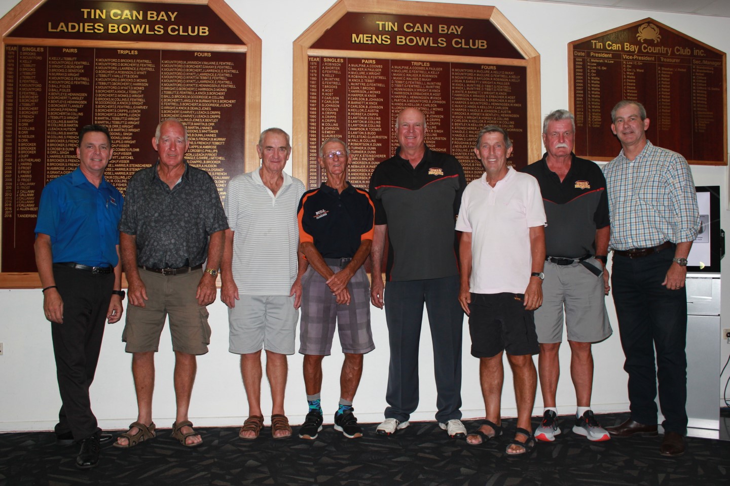 Brad Robb, Vince Reibel, Alan Docking, Gregg Tritton, Carl Rackemann, Andrew Jarrett, Martin Kent, Mayor Mick Curran at the T