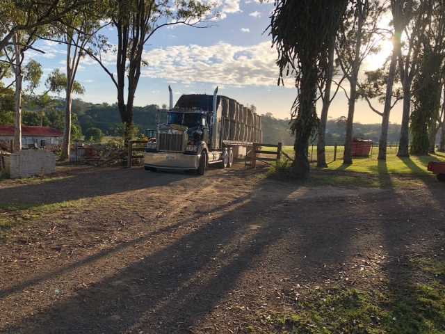 A load of hay that RB Droughtrunners sent to south of Mitchell last month. A BIG thank you to Howard Stokes for carting at a very reasonable rate to support those in drought