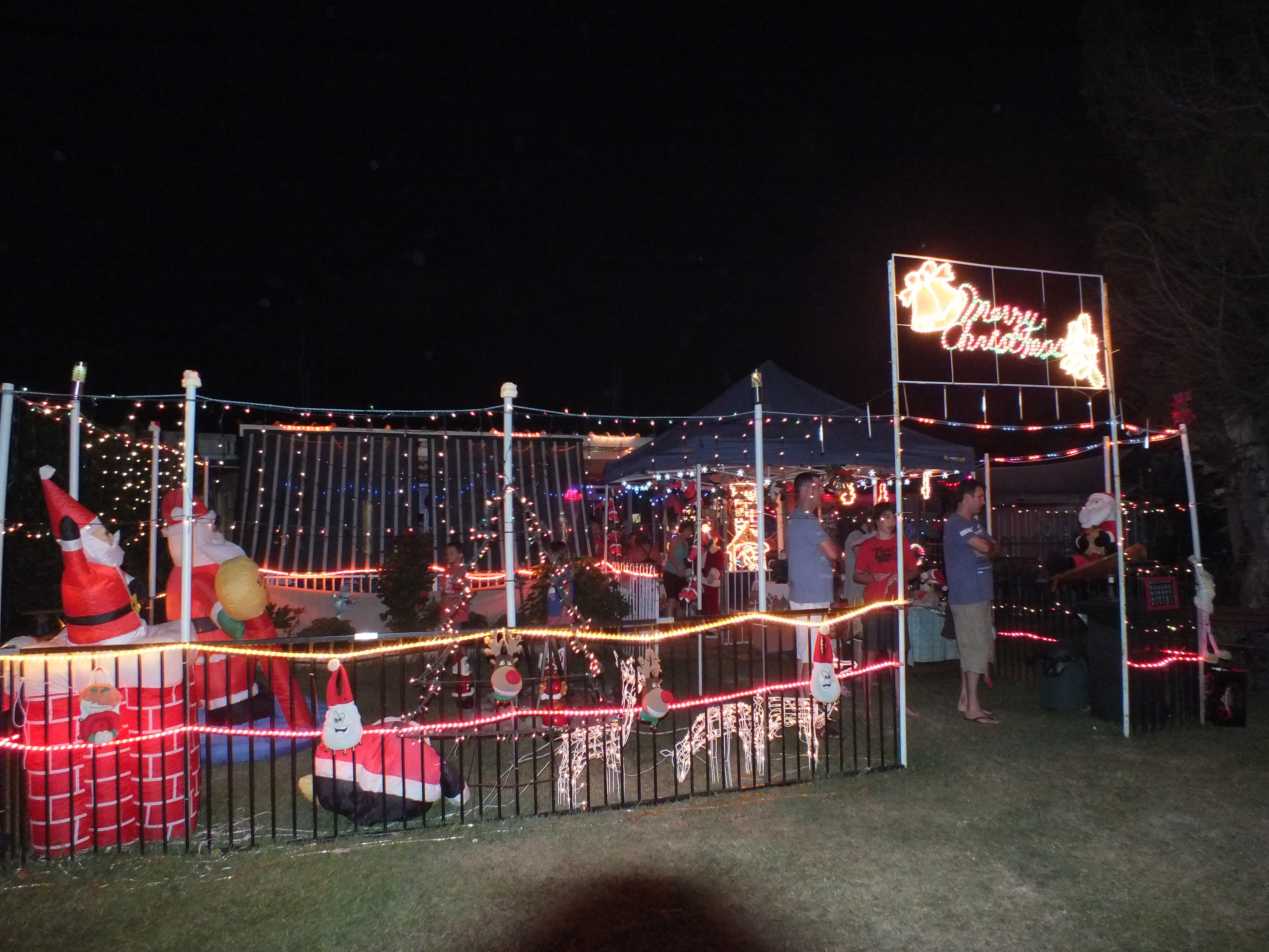 Only days left to enter the $1500 Christmas Lights Competition