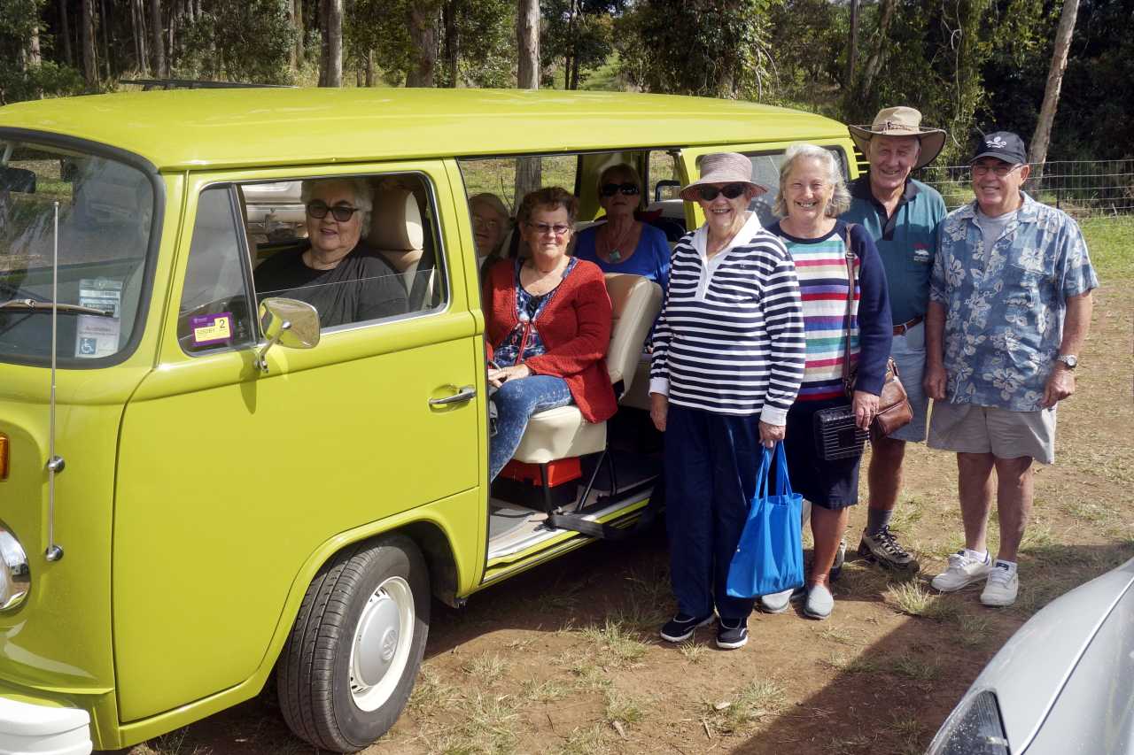 The first group arrives in style ready to start picking: Helen Hill, Val Duignan, Lil Kahl, Helen Brown, Ray Kahl, Phil Heron