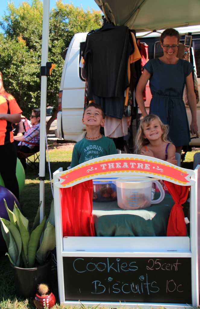 Kai and Isabel sell cookies with Lucia Phelan