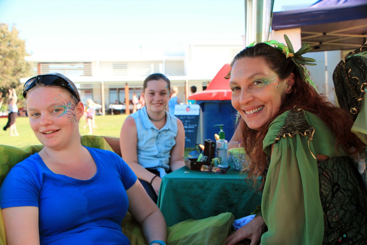 : Teeny Weeny Faces putting some bling into Sara and Jasmine’s day