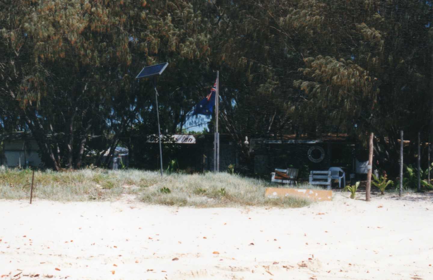 Squatters - Doodle's Inn Inskip Point 1993 They had solar power, refrigeration, Television and all amenities