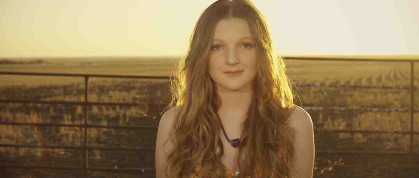 Country Club showcases Phoebe Jay post image
