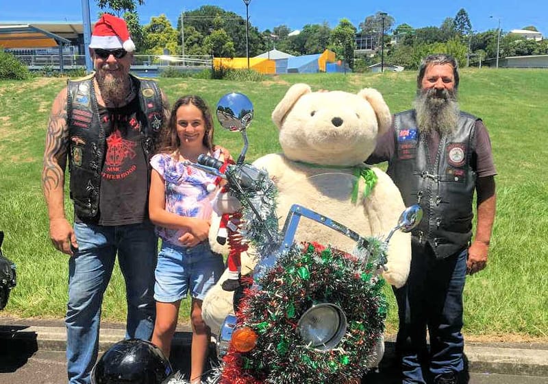Keira at last year’s run with local MBMMC president Moose and club member Stevo, along with a giant teddy kindly donated by a