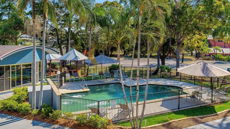 The beautiful saltwater pool area of the family friendly Rainbow Getaway Apartments